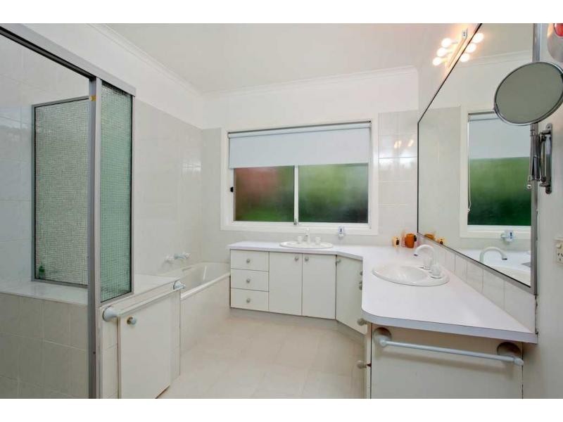 75 Hillsyde Parade, Strathmore VIC 3041