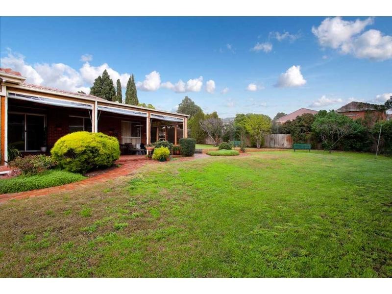 75 Hillsyde Parade, Strathmore VIC 3041