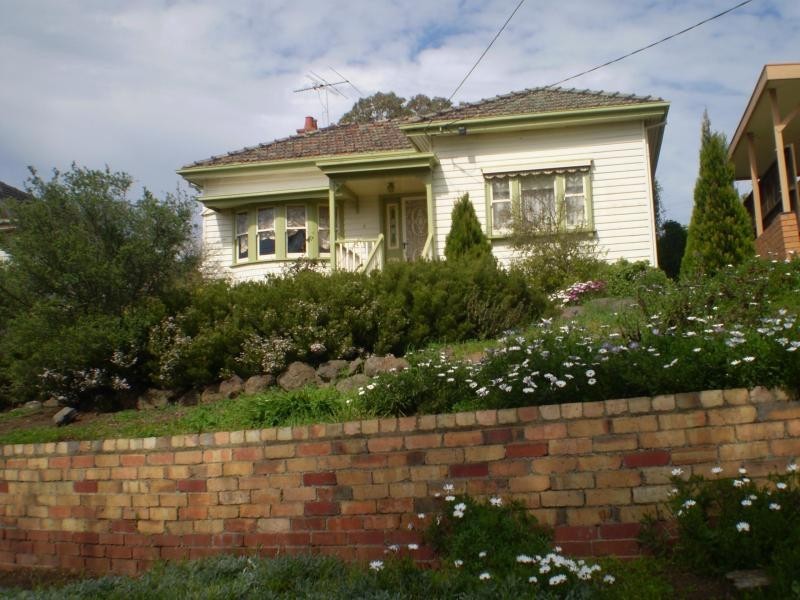 21 Lebanon Street, Strathmore VIC 3041