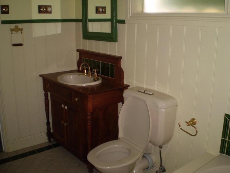 21 Lebanon Street, Strathmore VIC 3041