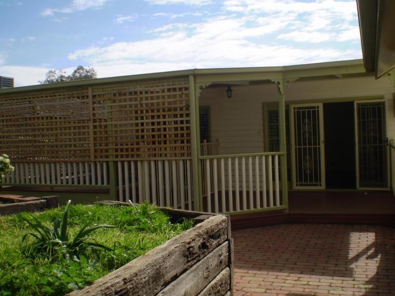 21 Lebanon Street, Strathmore VIC 3041