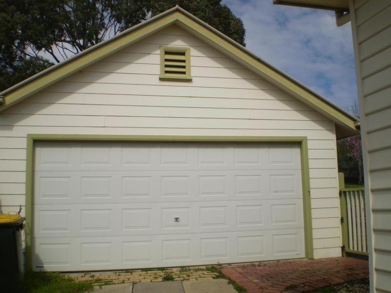 21 Lebanon Street, Strathmore VIC 3041