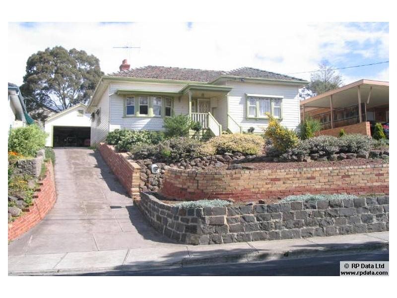 21 Lebanon Street, Strathmore VIC 3041