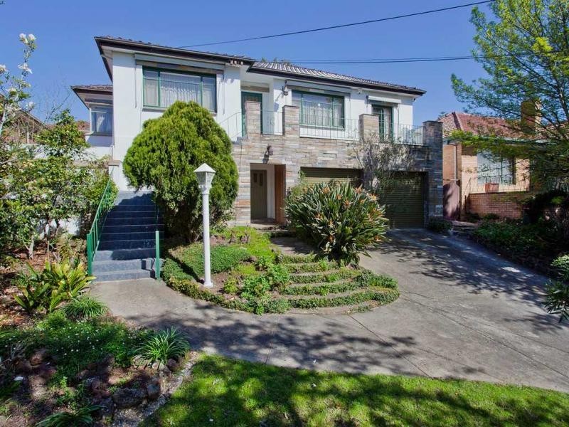65 Hillsyde Parade, Strathmore VIC 3041