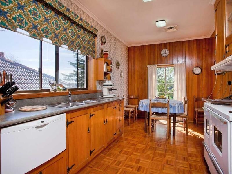 65 Hillsyde Parade, Strathmore VIC 3041