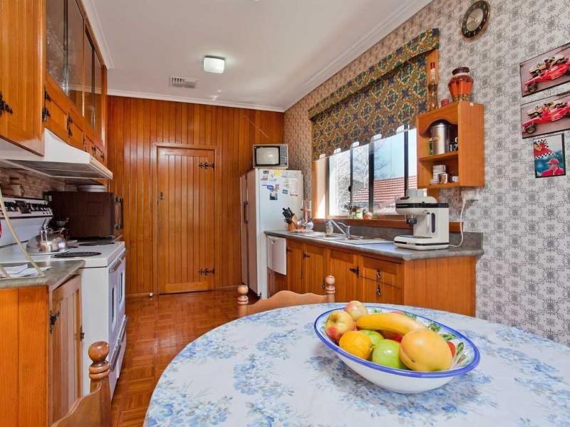 65 Hillsyde Parade, Strathmore VIC 3041