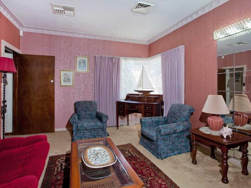 65 Hillsyde Parade, Strathmore VIC 3041