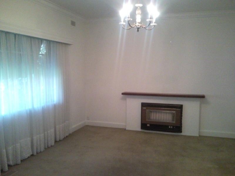 12 Wood Street, Strathmore VIC 3041