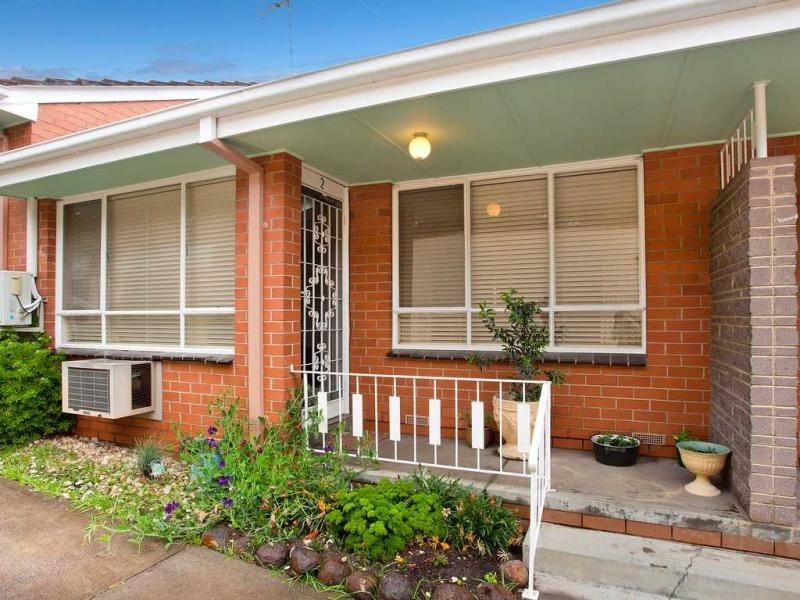 2/16 Woodvale Grove, Essendon VIC 3040