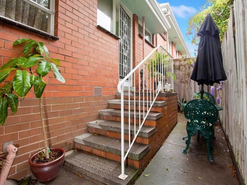 2/16 Woodvale Grove, Essendon VIC 3040