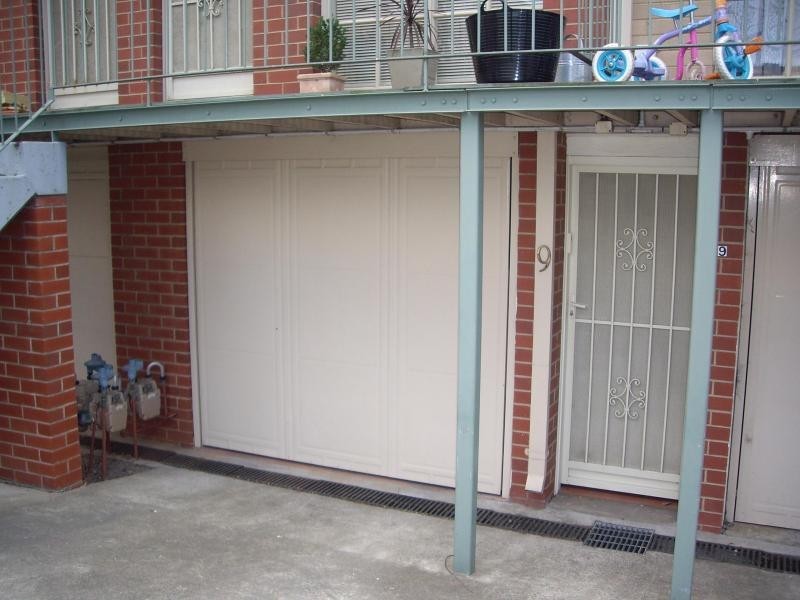 9/2 Ballarat Road, Footscray VIC 3011