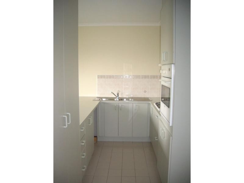 9/2 Ballarat Road, Footscray VIC 3011