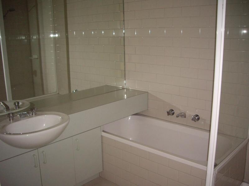 9/2 Ballarat Road, Footscray VIC 3011