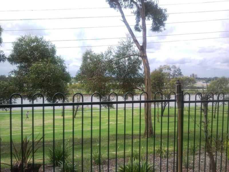 9/2 Ballarat Road, Footscray VIC 3011