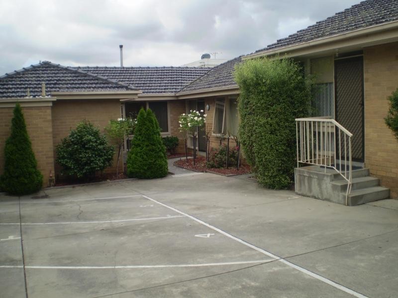 2/45 Balmoral Avenue, Strathmore VIC 3041