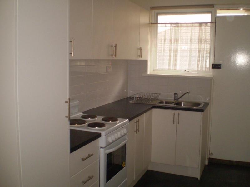 2/45 Balmoral Avenue, Strathmore VIC 3041