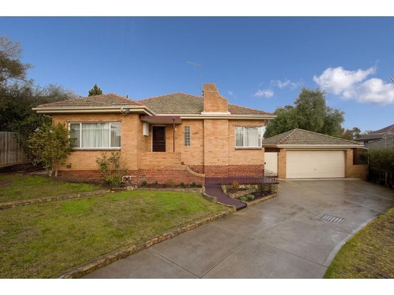 75 Hillsyde Parade, Strathmore VIC 3041