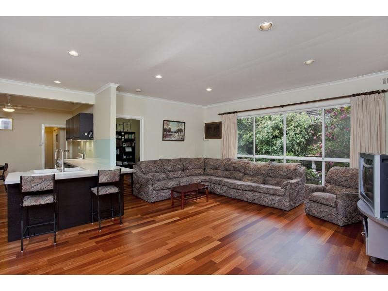 75 Hillsyde Parade, Strathmore VIC 3041