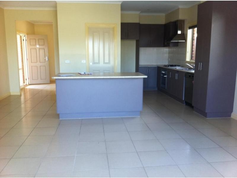 12/3-7 NERISSA Grove, Oak Park VIC 3046