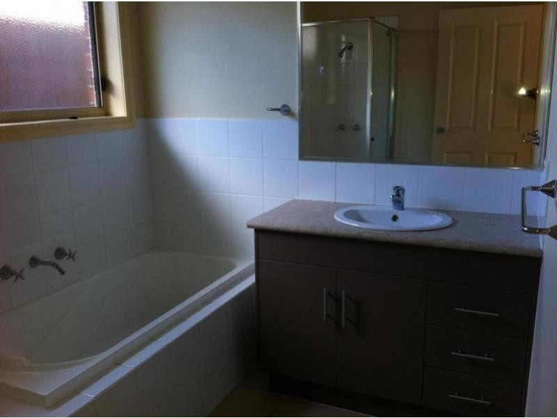 12/3-7 NERISSA Grove, Oak Park VIC 3046