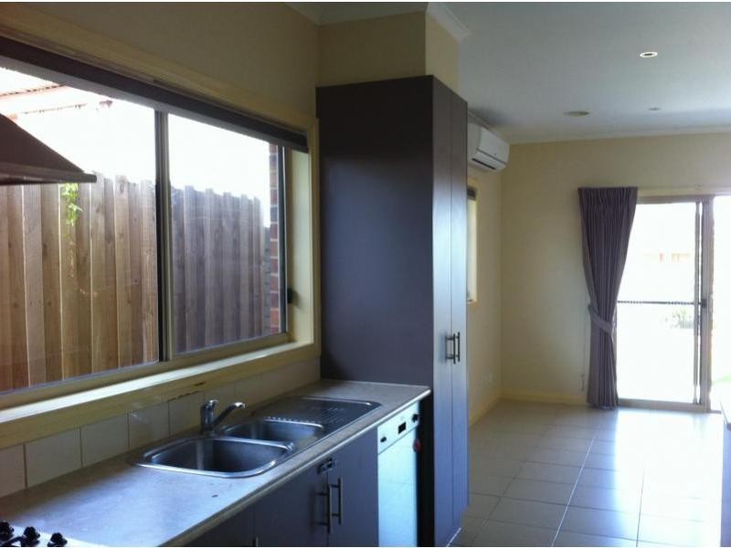 12/3-7 NERISSA Grove, Oak Park VIC 3046