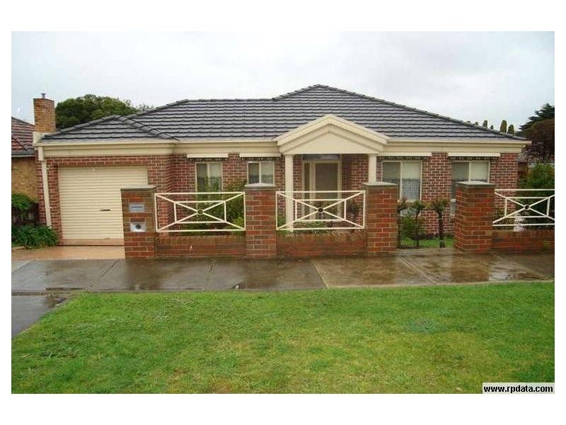 1/64 Carnarvon Road, Strathmore VIC 3041