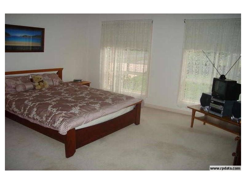 1/64 Carnarvon Road, Strathmore VIC 3041