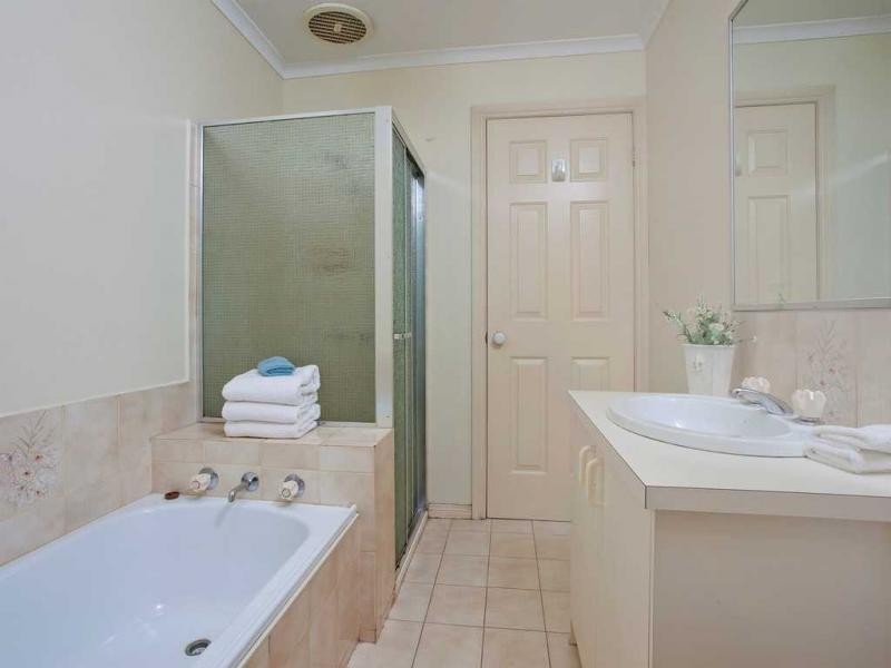 1/45 Roland Avenue, Strathmore VIC 3041
