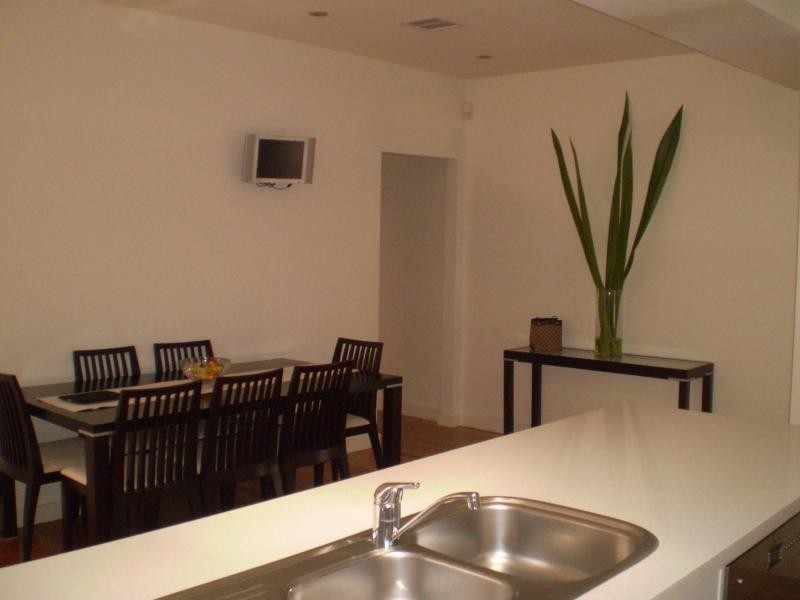 2/13 Cameron Road, Essendon VIC 3040