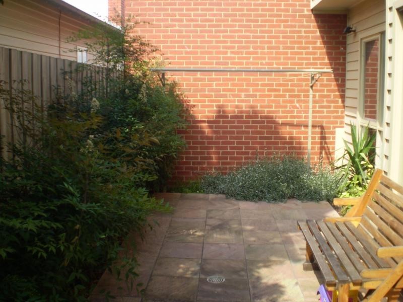 2/13 Cameron Road, Essendon VIC 3040