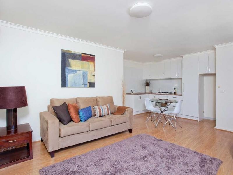 11/18 FLETCHER Street, Essendon VIC 3040