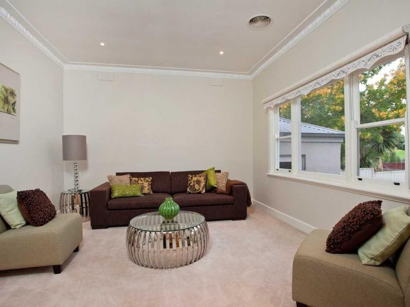 27 Loeman Street, Strathmore VIC 3041