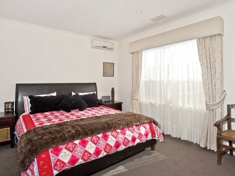 1/24 Lind Street, Strathmore VIC 3041