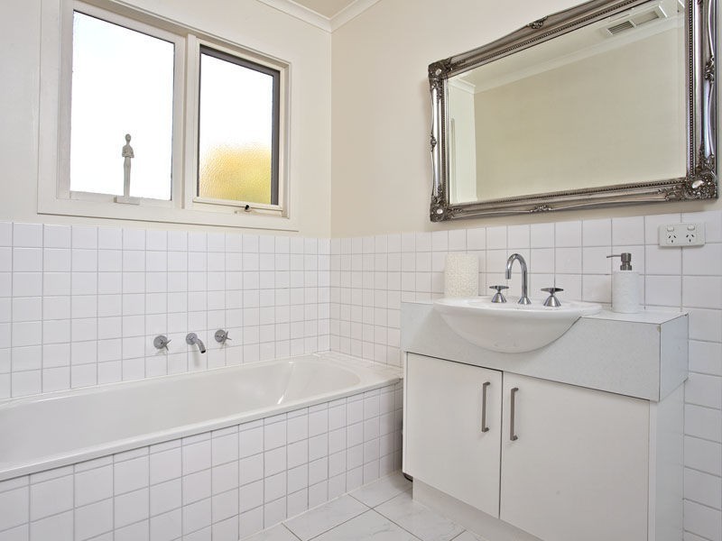 1/24 Lind Street, Strathmore VIC 3041