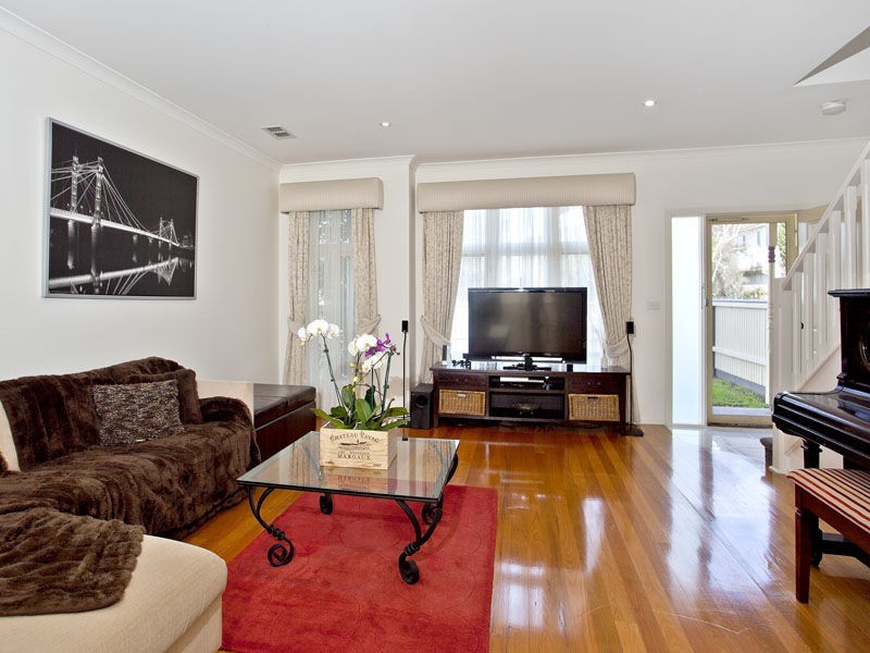 1/24 Lind Street, Strathmore VIC 3041