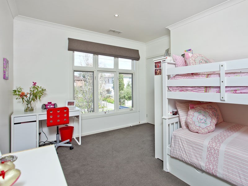 1/24 Lind Street, Strathmore VIC 3041
