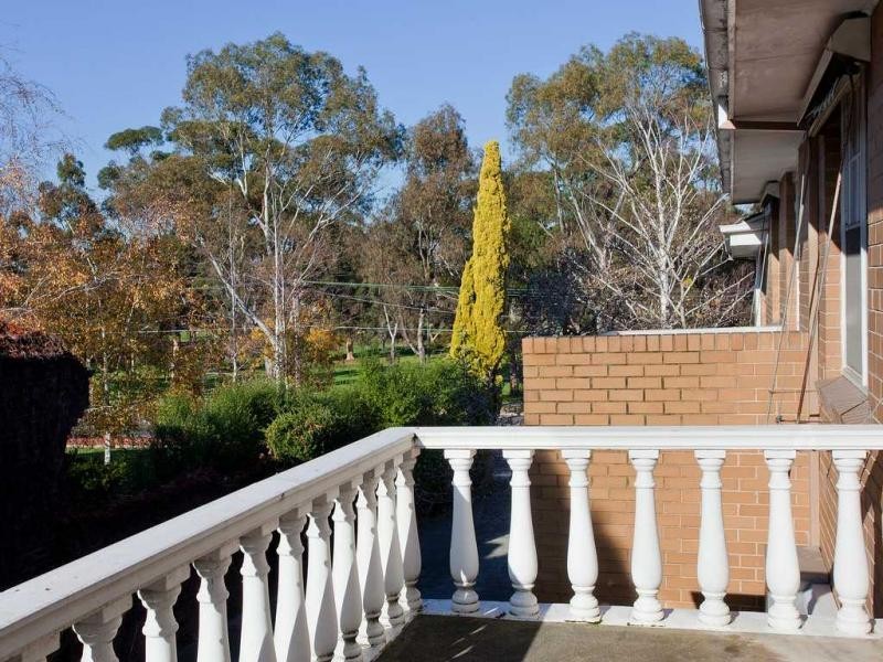3/242 Woodland Street, Strathmore VIC 3041