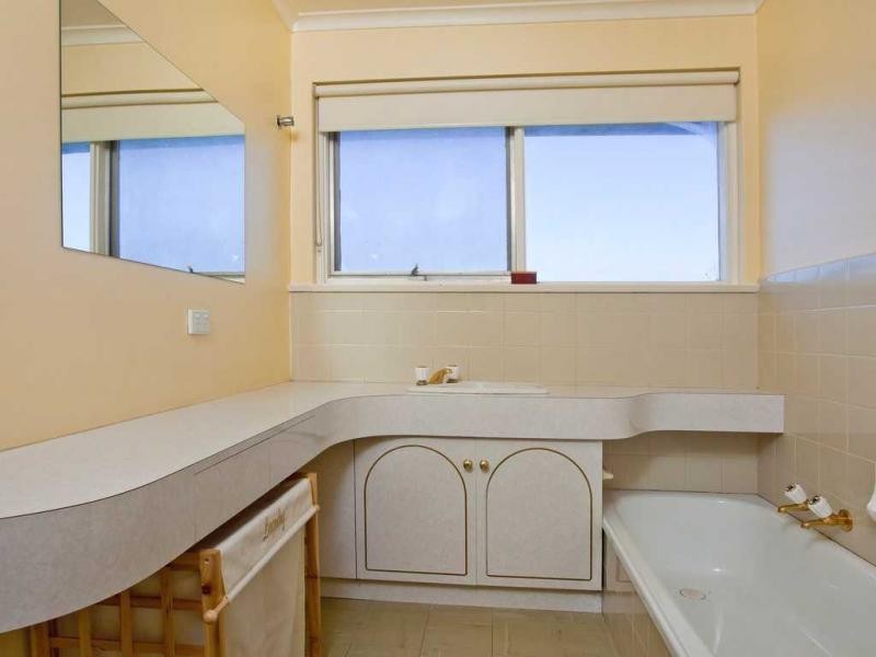 3/242 Woodland Street, Strathmore VIC 3041