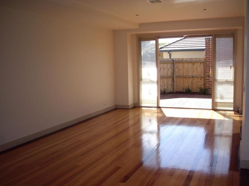 8 Francis Street, Hadfield VIC 3046