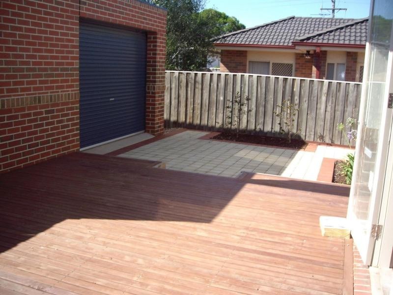 8 Francis Street, Hadfield VIC 3046