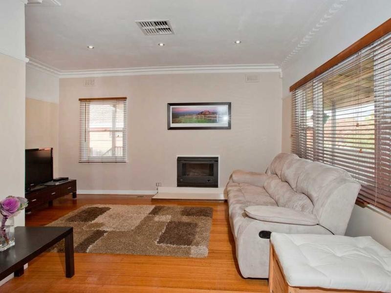 8 Victoria Street, Oak Park VIC 3046