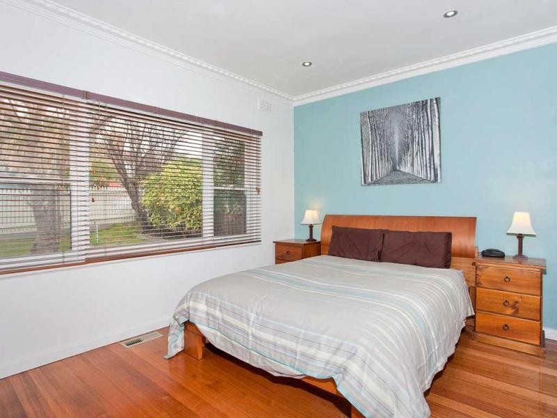 8 Victoria Street, Oak Park VIC 3046