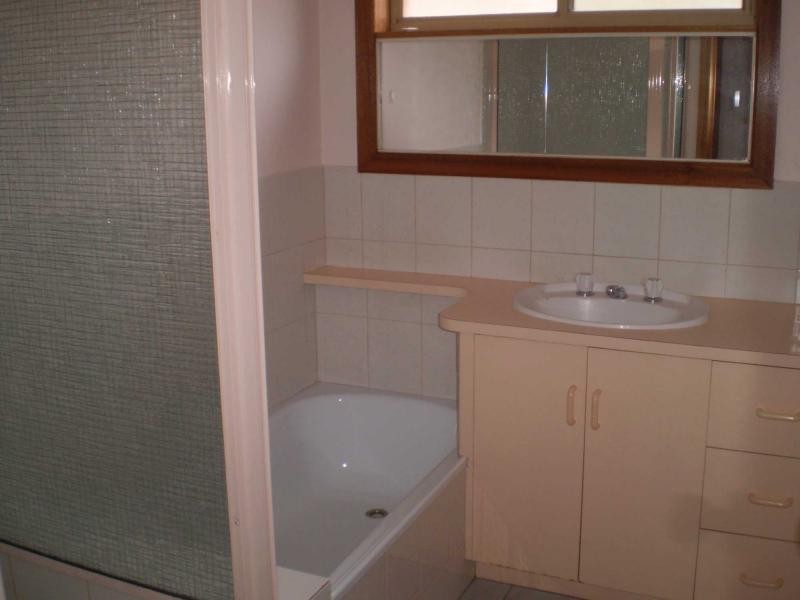 1/11 Elgata Close, Meadow Heights VIC 3048