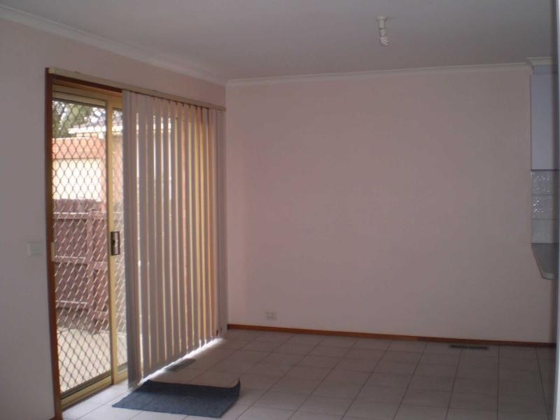 1/11 Elgata Close, Meadow Heights VIC 3048