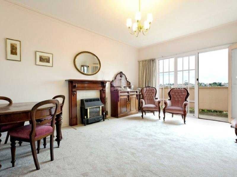 16 Downes Street, Strathmore VIC 3041