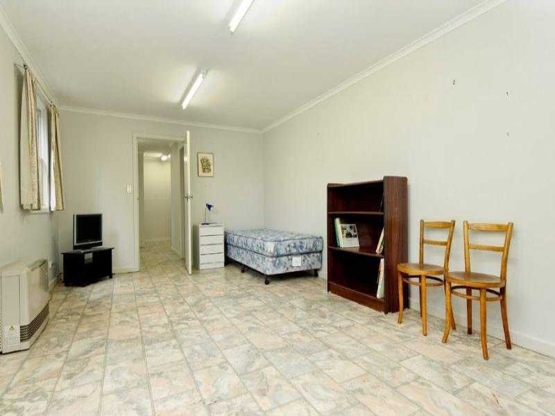 16 Downes Street, Strathmore VIC 3041