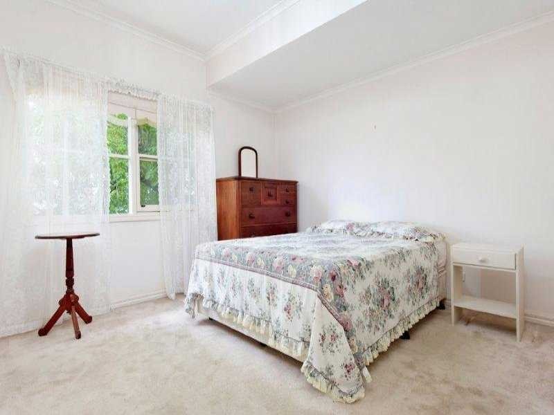 16 Downes Street, Strathmore VIC 3041