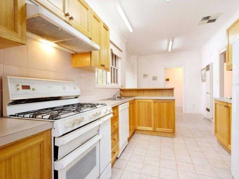 16 Downes Street, Strathmore VIC 3041