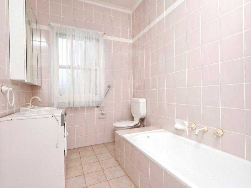 16 Downes Street, Strathmore VIC 3041