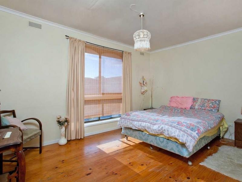 5B Gregory Street, Oak Park VIC 3046